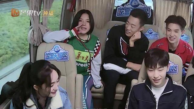 邓伦太蠢萌,提前30分钟上车!