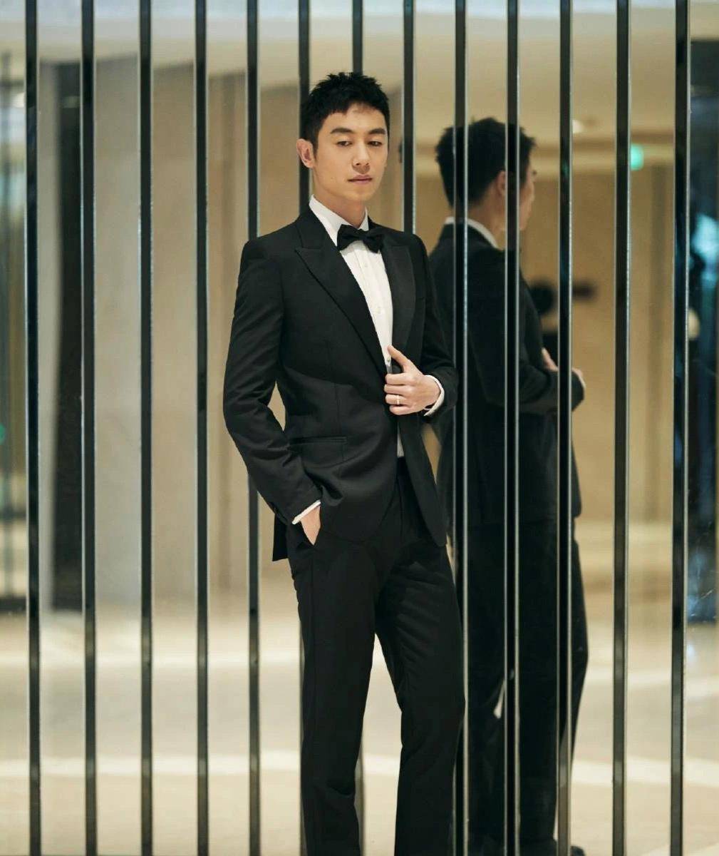 一个生日,世界娱乐圈的动荡在39岁的朱亚文身上体现的淋漓尽致_朋友