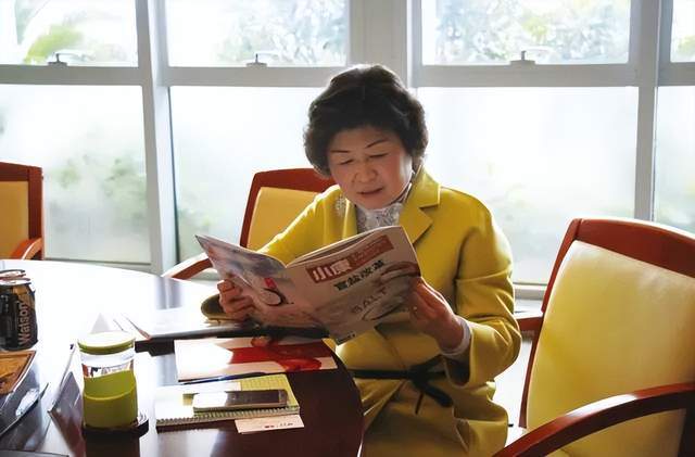 "废纸女王"张茵和她背后的男人们_刘名中_香港_中国