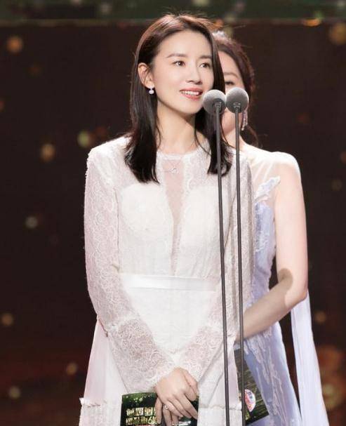 董洁生图太真实,浓妆藏不住眼袋法令纹,不复当年清纯模样_材质_董洁那