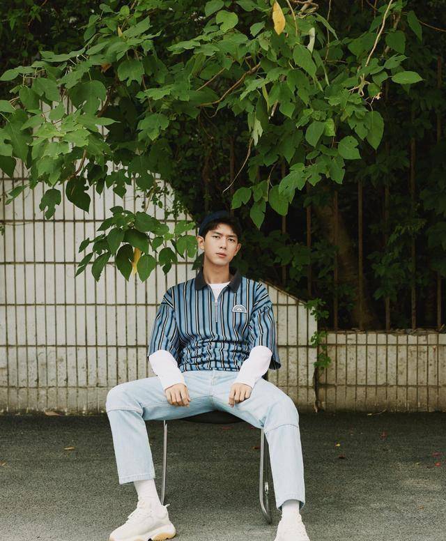 你的"现男友"李现穿着polo衫为你而来!