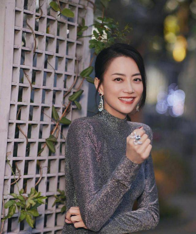 霍汶希非常厉害,她一手打造了千禧年第一代女团,也带出了很多艺人,她