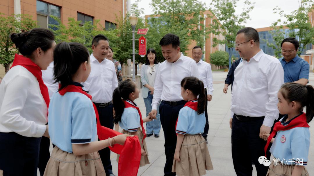 宝鸡市千阳县委书记刘方斌开展"六一"儿童节慰问活动_发展_教育_少年
