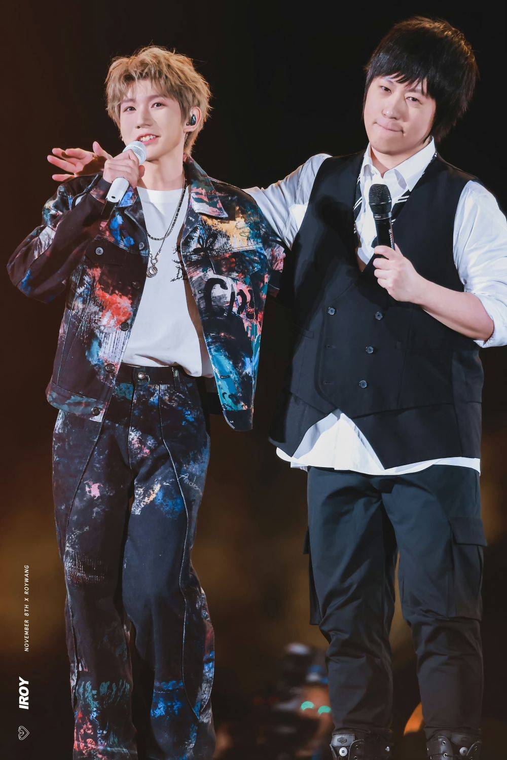 王源五月天鸟巢演唱会合唱《如果我们不曾相遇》,被曝紧张到发抖_罗伊