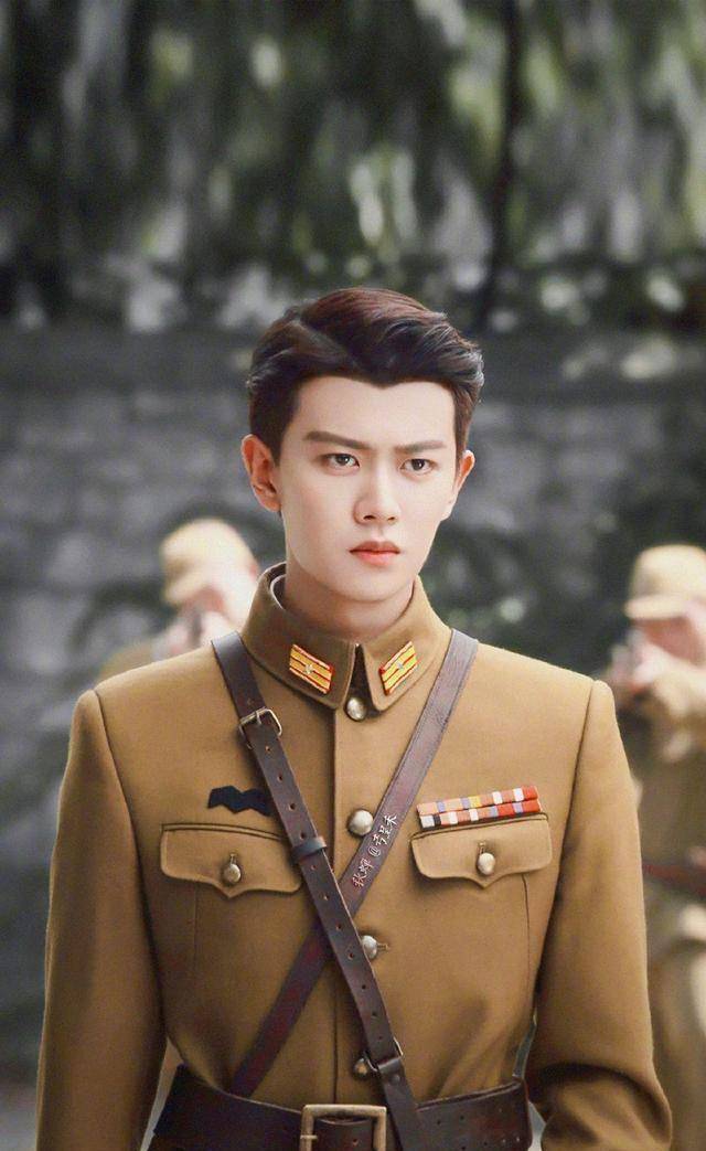 躲得了任嘉伦,躲不过罗云熙,眼神开车太撩了!_观众_上官_古装