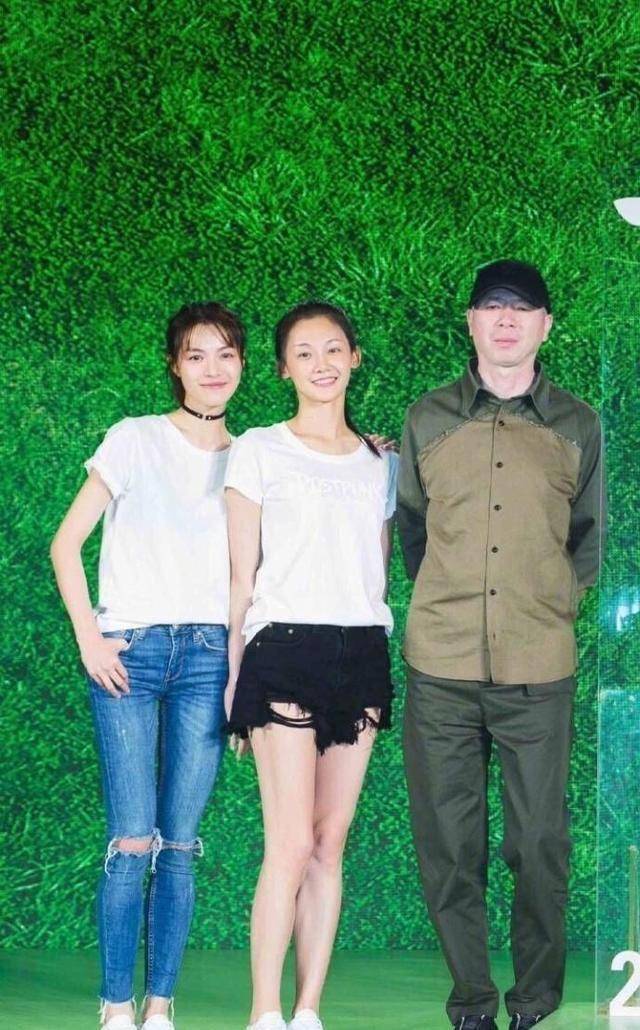冯小刚让《芳华》女主苗苗在大佬们面前跳舞,唯独他站出来说话