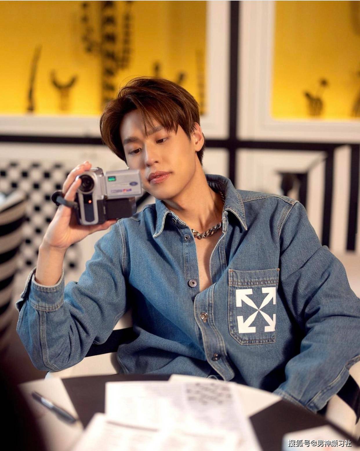 请参考这位泰国男星billkin!