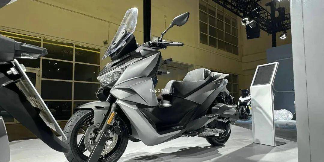 如果你觉得sr4max太大,sr150gt太小,那sr250gt一定是刚刚好的样子.