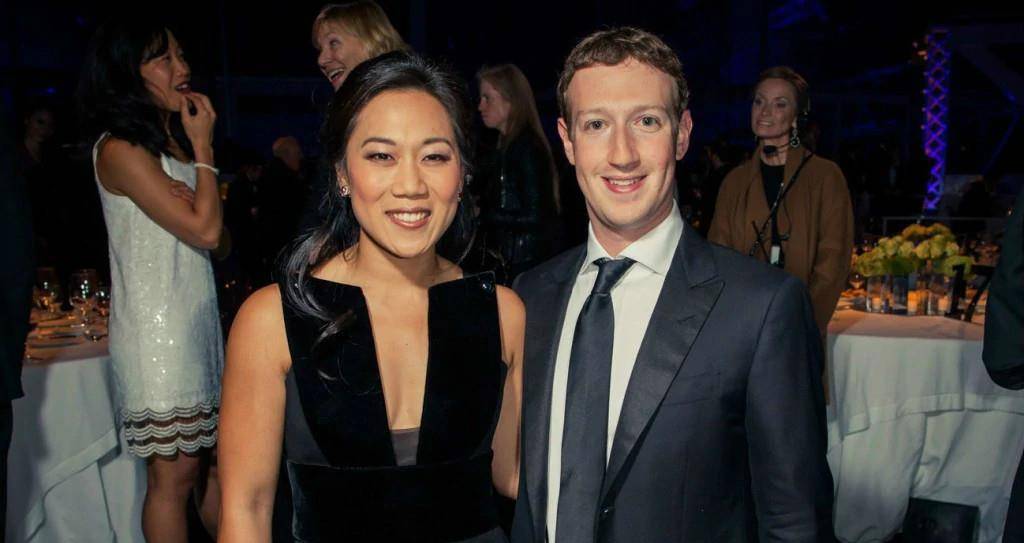 可家中的亲友一致拒绝了扎克伯格退学创业的疯狂想法,他们认为拿到