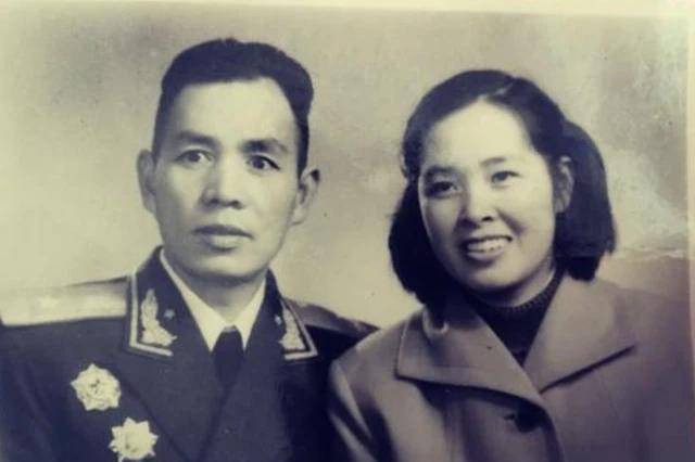 “北京”1998年，98岁的黄火青想帮丁盛解决党籍军籍问题，提高生活待遇？