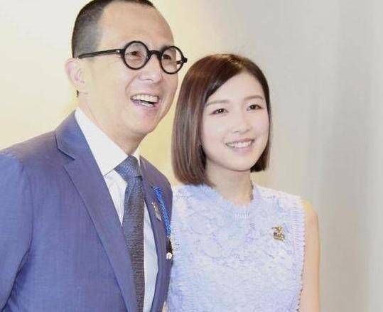 郭嘉文与异性举止亲密,单独上山看日落,疑似叫板李泽楷力捧新人_男子