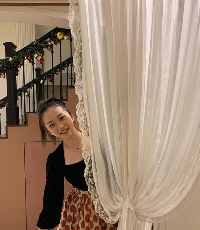 当初被吐槽长得丑,如今逆袭美到不敢认_黄安仪_造型_气质