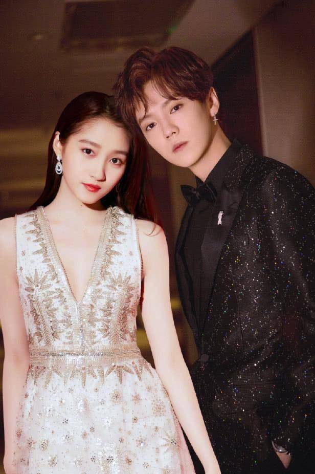 关晓彤鹿晗现身酒吧!鹿晗醉酒走路摇晃,关晓彤跟随同回小区?