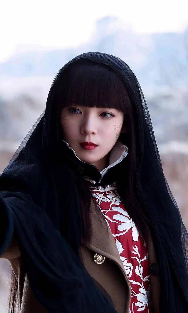 比如《无心法师》中陈瑶饰演的岳绮罗,"我杀人,我牙疼,我吃小孩,但我