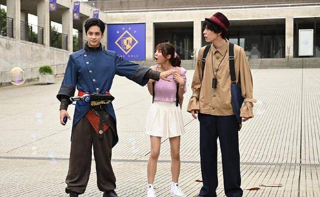 假面骑士saber2话预告:水之剑士弯不了腰的狮子二骑登场_怪人_伦太郎