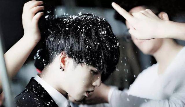 果然只有华晨宇才配得上华晨宇,这个绝配的现场我可以刷无数遍_火星