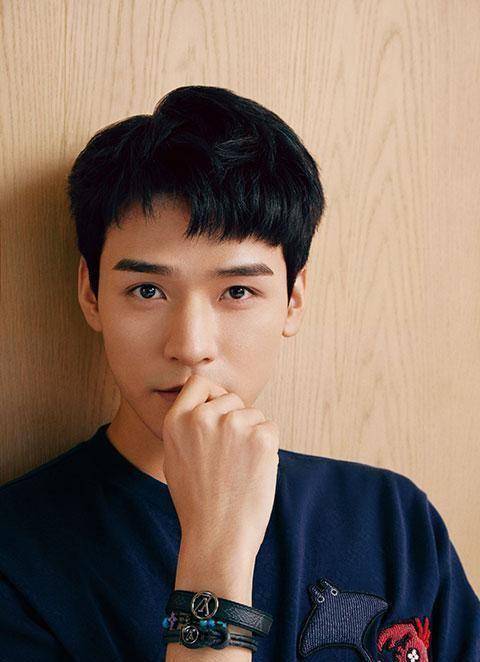 龚俊诠释louisvuitton夏日造型新主张_图案_手镯_设计