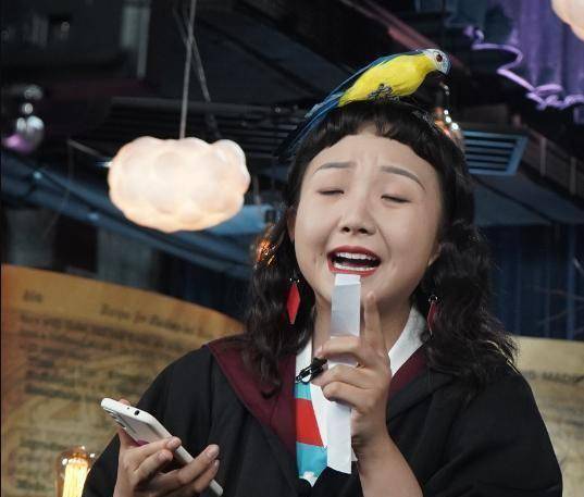 辣目洋子原名李嘉琦,改名原因太搞笑_表演_名字_李佳琦