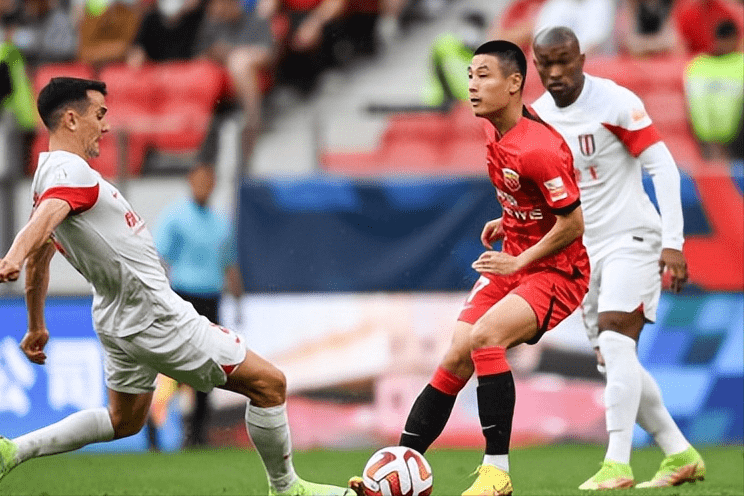原创            0-1！上海海港拉胯，成都蓉城逆境绝杀，25场不败，武磊遭遇碰瓷（上海海港阵容名单）