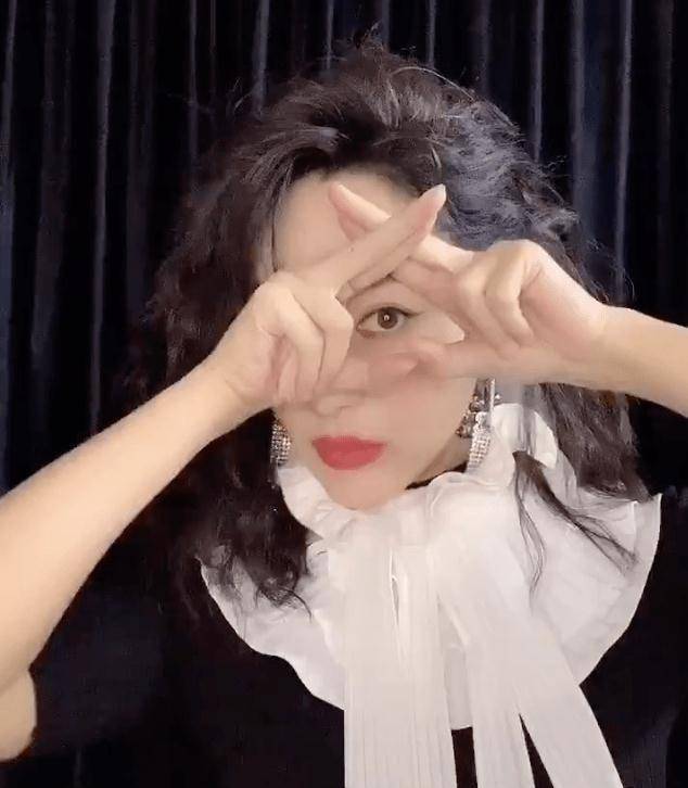 黄晓明前任李菲儿放飞自我?