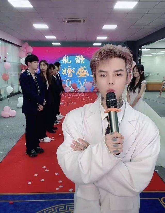 何婧婧收12万配合殷世航演戏,晒聊天记录证明两人只是金钱关系_典礼