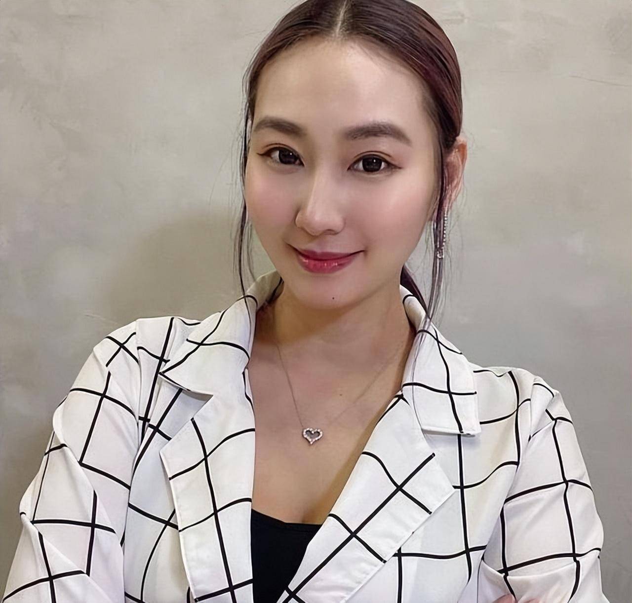 张耀扬合法老婆图片