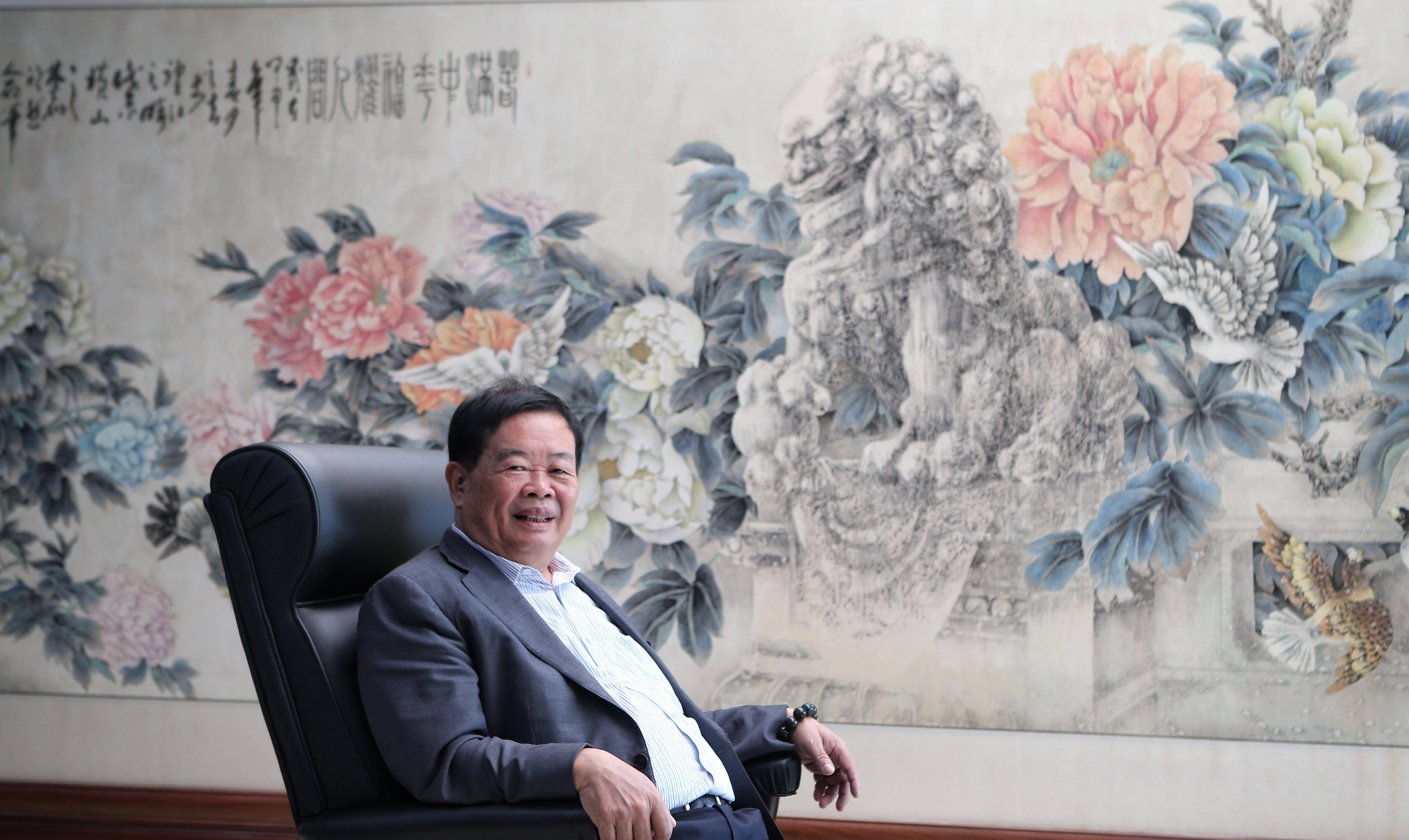 1976年,曹德旺进了一家玻璃厂做采购员