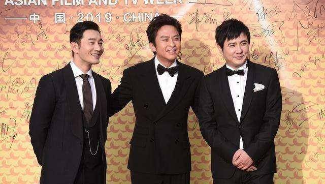 与邓超沈腾同框,三人的身高基本上齐平_网友_身材_形象