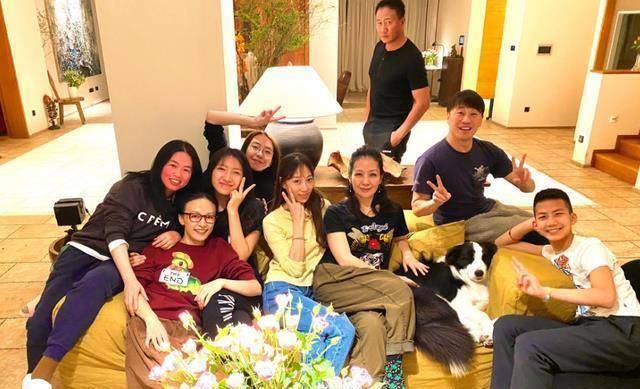 胡军儿子12岁生日,妈妈卢芳晒照为其庆生,康康身高超妈妈_照片_电视剧