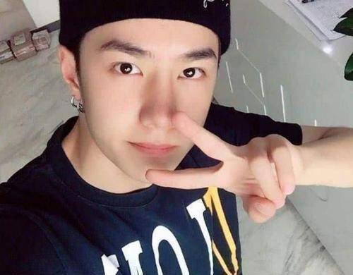 虽然之前是练习生出道后面出演了《陈情令》大火,但不得不说王一博是