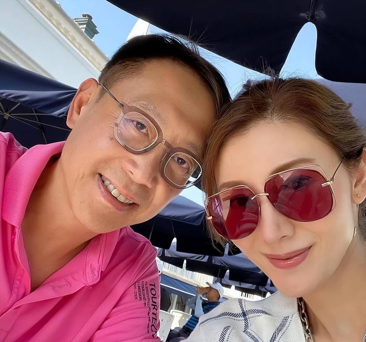 李嘉欣晒照庆结婚14周年,与许晋亨对视满满爱意,望夫眼抢镜_夫妻俩