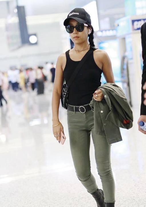 吉克隽逸的裤子也太紧了吧,看着好勒_身材_妹子_皮肤