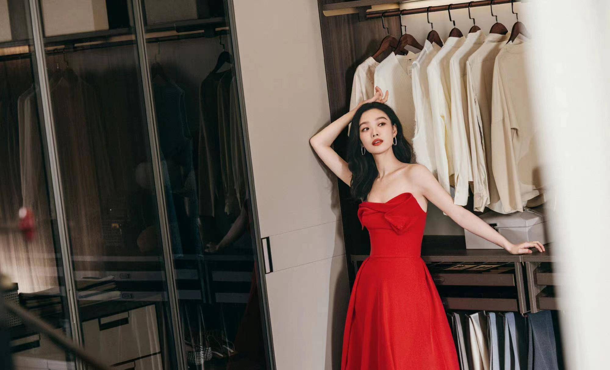 34岁倪妮气质这么好,一身红裙秀身材,优雅又迷人!_漂亮_红色_造型