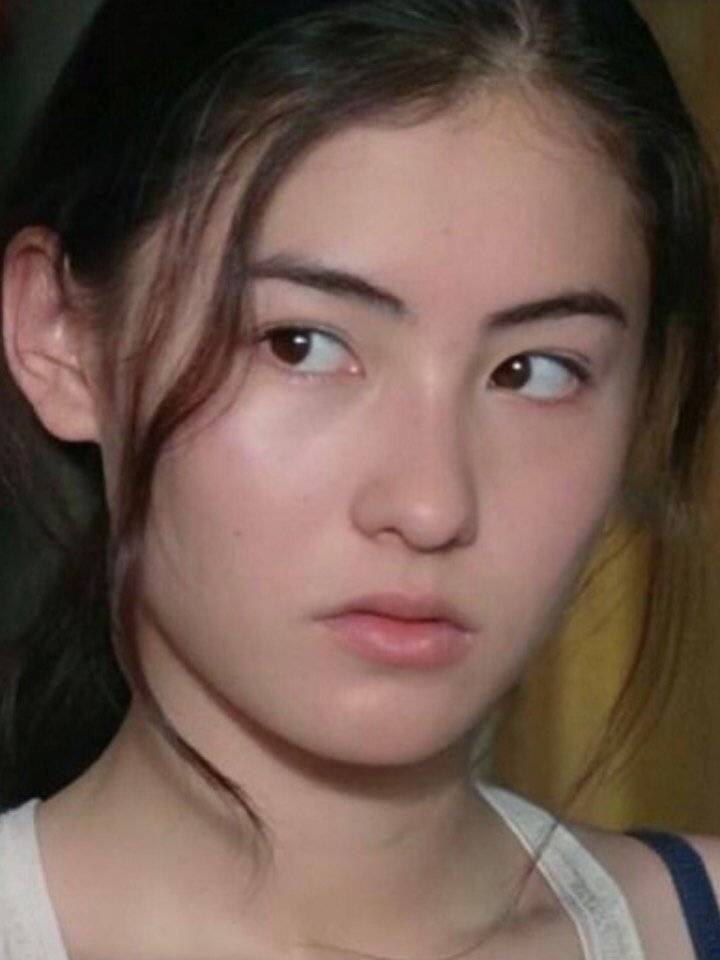 曾经张柏芝和陈小春同游曼谷,在游泳池旁,被媒体拍摄下来了_经历_生活