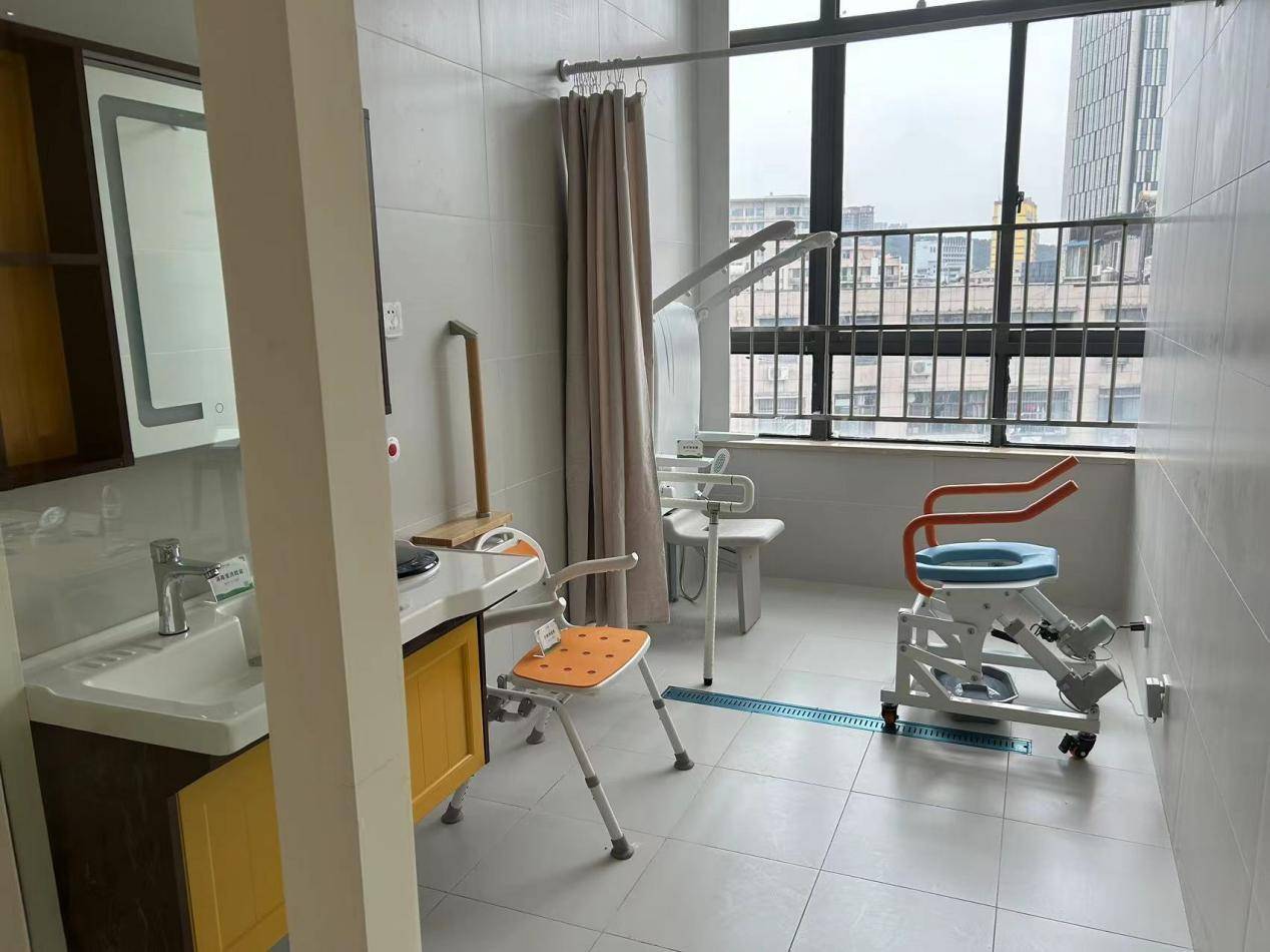 平台由智慧养老信息服务中心,人工智能及适老化居家养老产品展示厅