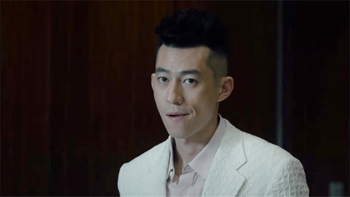 讲义气的齐天,扮演者鲁诺最适合这类痞帅的角色,在《巡回检察组》和