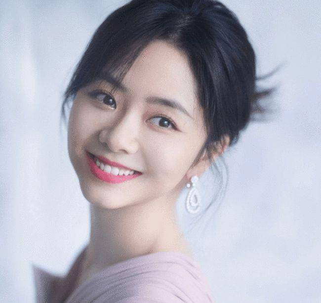 谭松韵:31岁的年龄18岁的容颜,历经人生挫折,我依旧坚强_母亲的感情