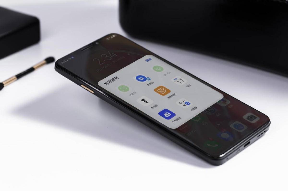 z7x属于那种普普通通的产品,体验上没有问题,但也缺乏亮点;红米note12