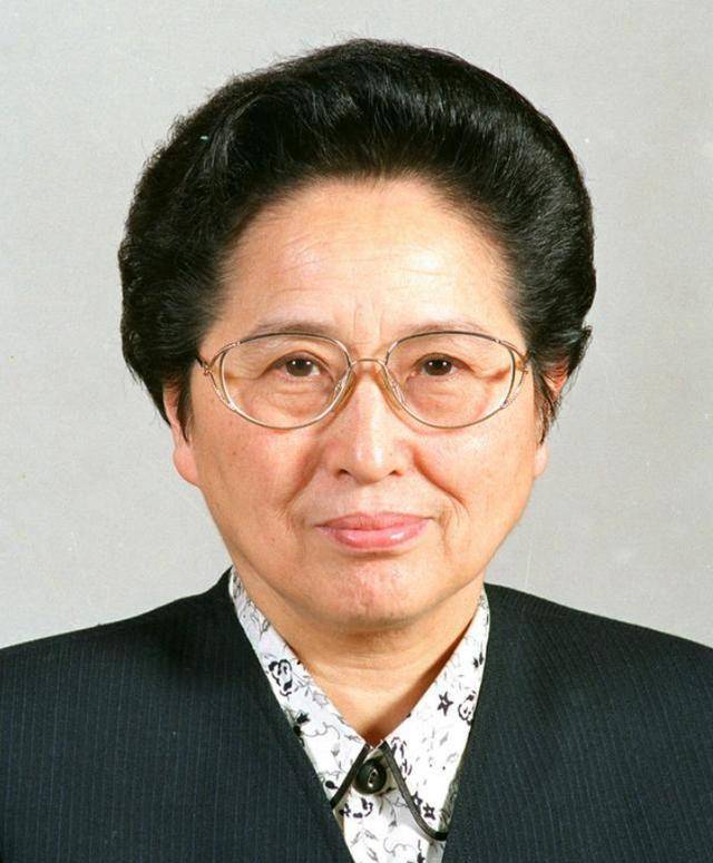 从医生到女市长,何思源之女何鲁丽为何走上与父亲相似的道路?