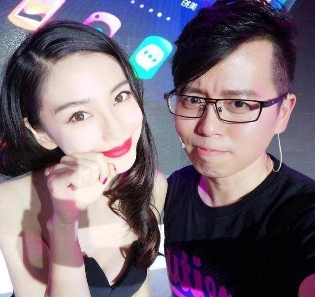 看了这些照片,你还相信angelababy没隆过胸吗?_杨幂_明星_时候