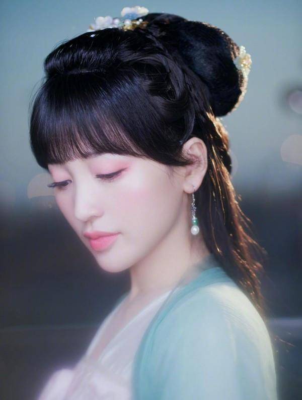 金莎果然适合穿古装,再穿古装气质温婉,还是记忆中的吕素_服饰_旗袍