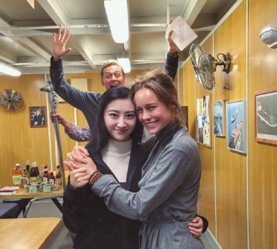 景甜受宠时美翻,气场强大脸蛋精致,如今没了资源还长胖_甜甜_搭档