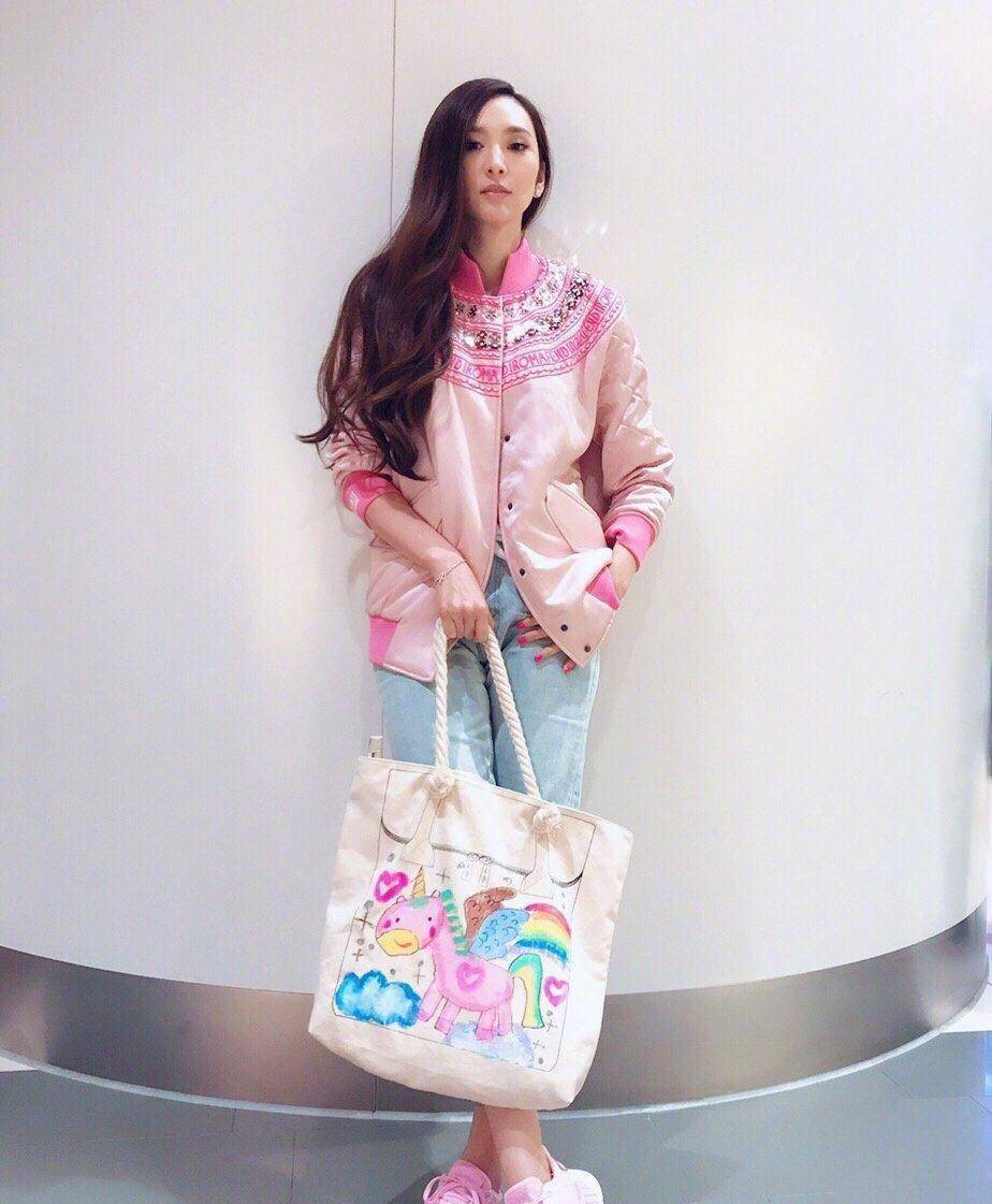 九头身美女"吴佩慈",越活越年轻,永远的美少女_女神_浅粉色_气质