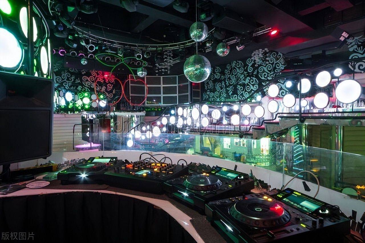 年轻人新式生活方式857?所有年轻人都去夜店酒吧蹦迪吗?