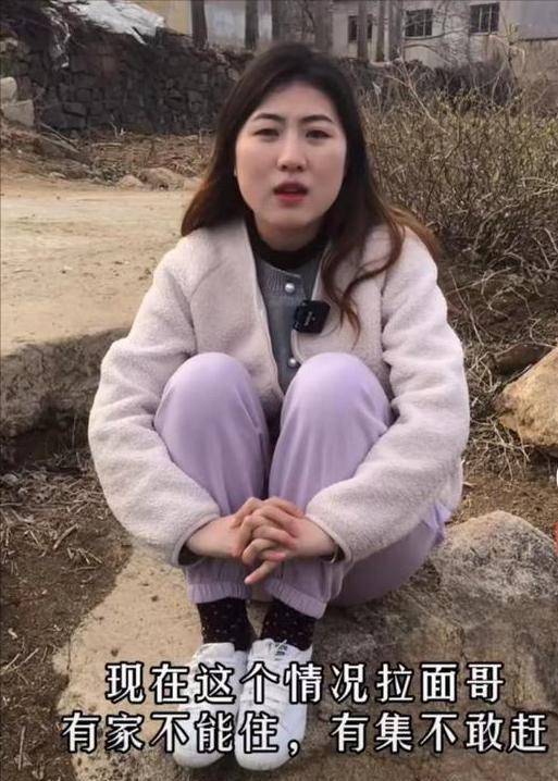 今天,由于拍摄了两条短视频捧红拉面哥的网红"萧县彭佳佳"发布的一则