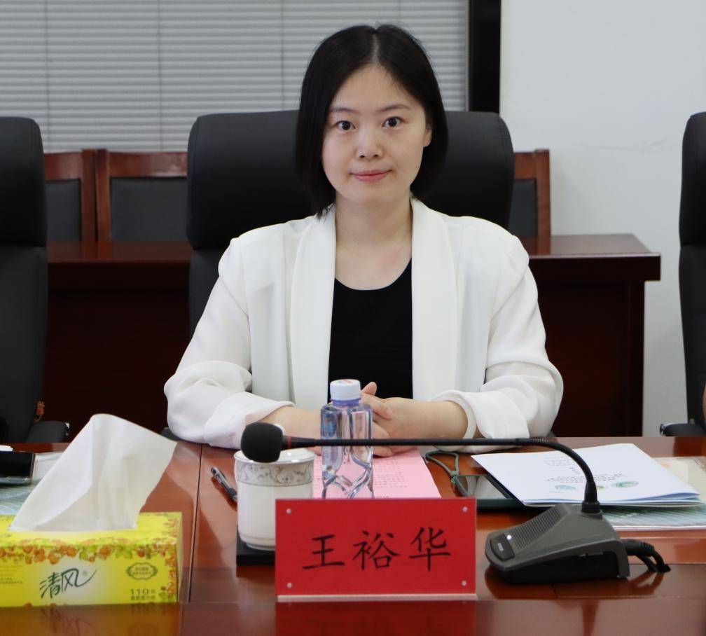 仪式以线上线下相结合的方式进行,由罗海玲主持.