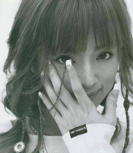 身高一般没有达到1.6米,滨崎步的体重只有80公斤.