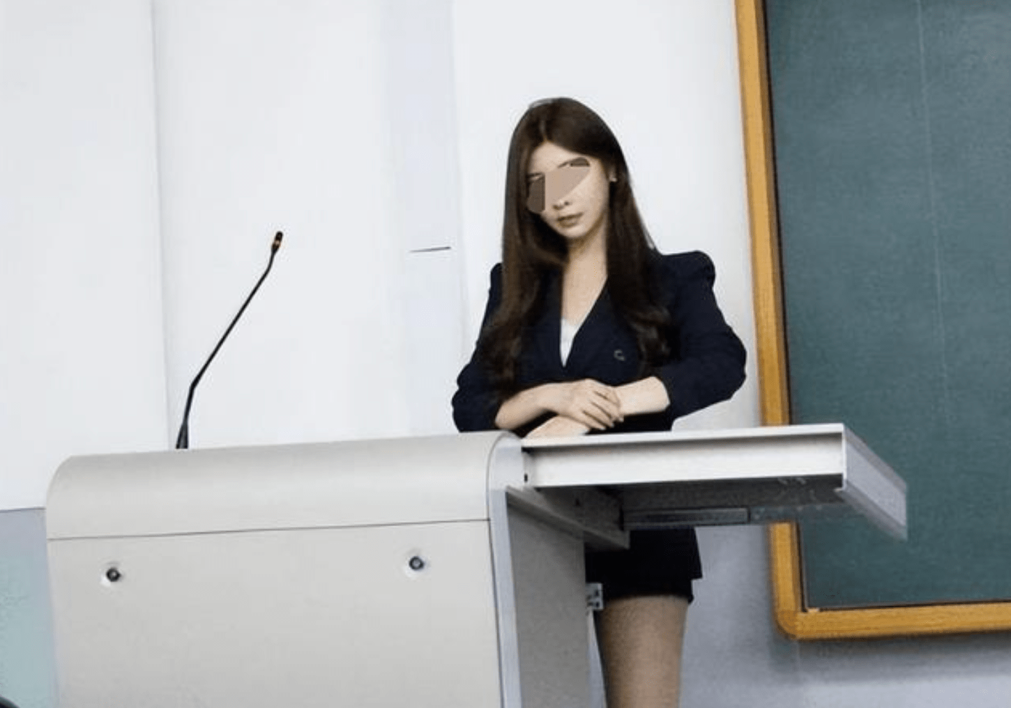 然而,一位新来的学生改变了小月老师的生活,也改变了这位学生的人生