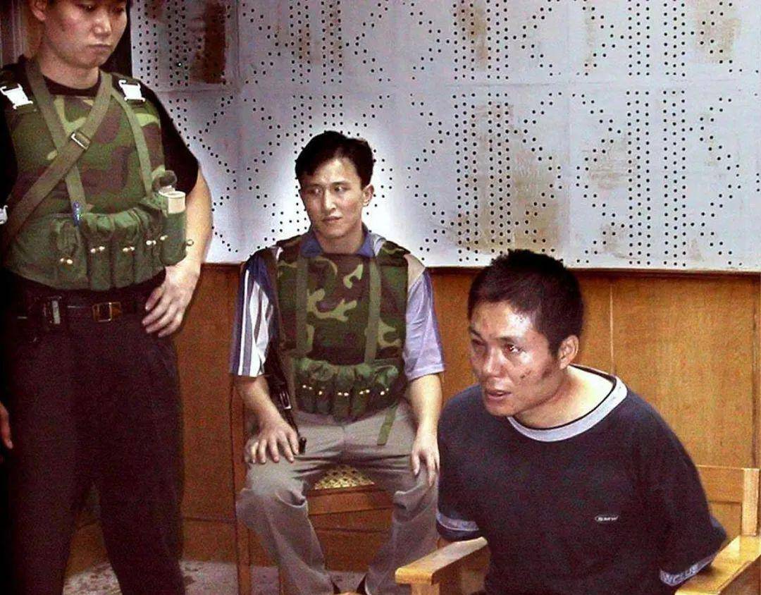 湖南"第一悍匪"张君:5个美貌情妇对他死心塌地,下场如何?