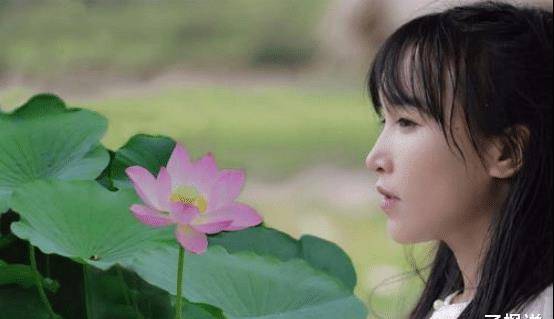 李子柒素颜出席粉丝活动,没有了滤镜和美颜,暴露真实颜值!